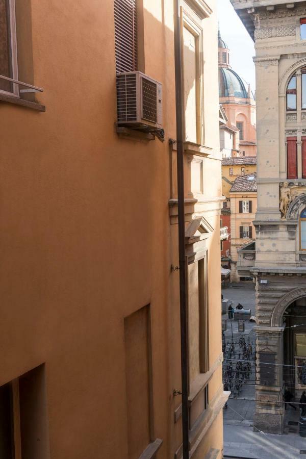 Bologna Elegance Apartment Bagian luar foto