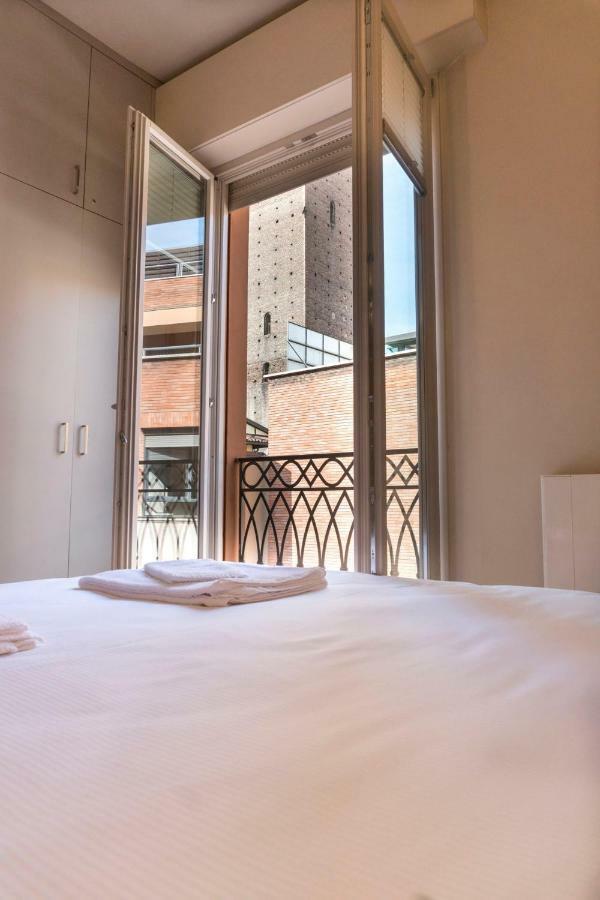 Bologna Elegance Apartment Bagian luar foto