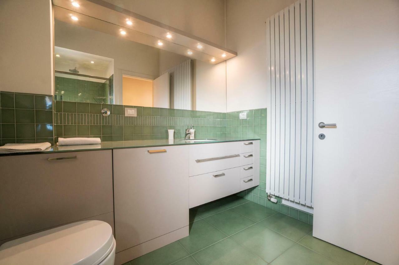 Bologna Elegance Apartment Bagian luar foto