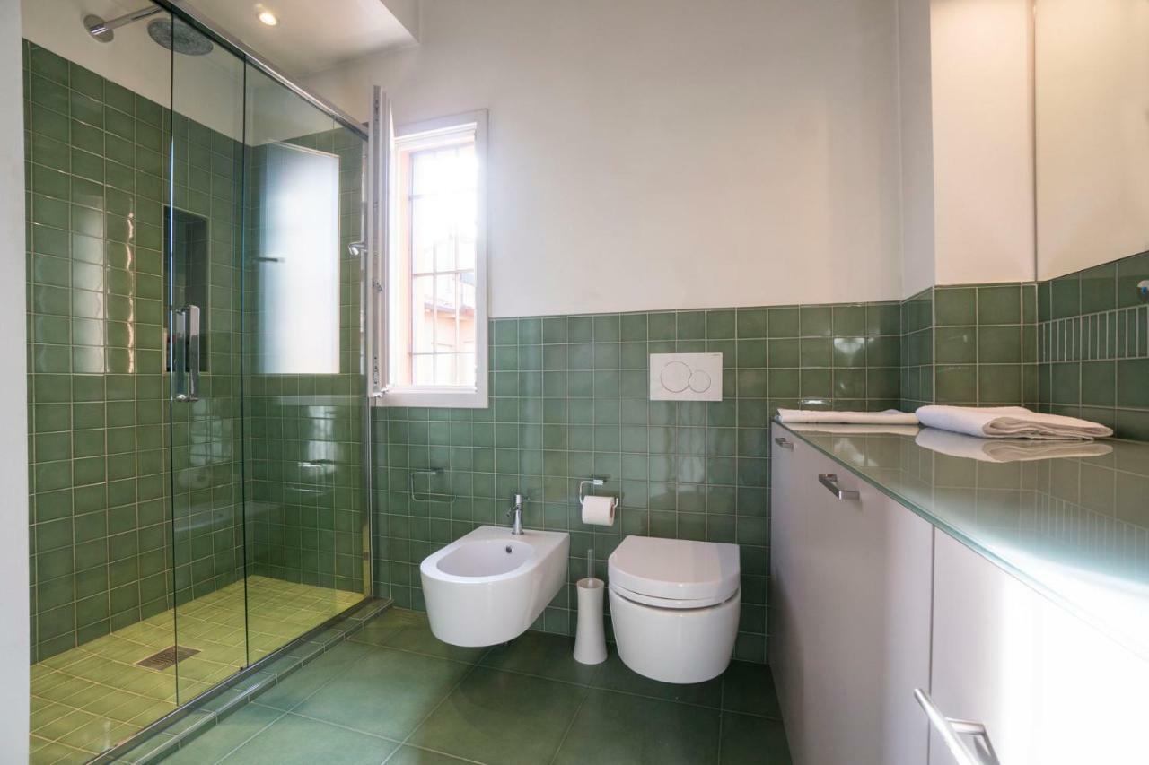 Bologna Elegance Apartment Bagian luar foto