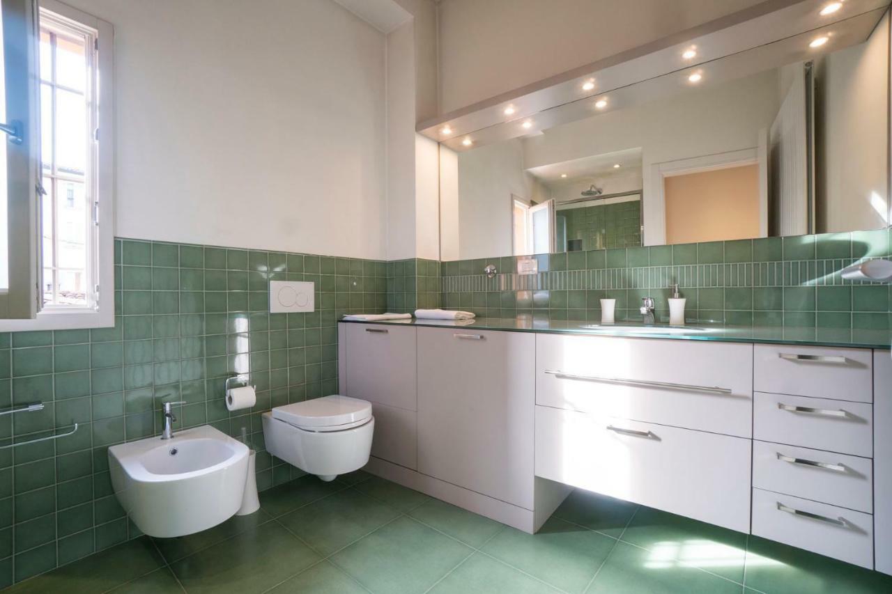 Bologna Elegance Apartment Bagian luar foto